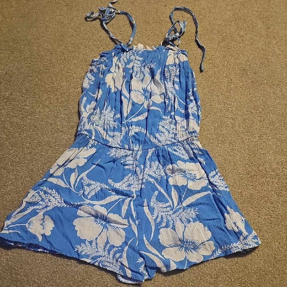 Billabong Blue and White Floral Romper - Picture 1 of 2
